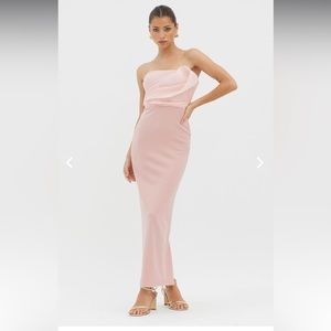 KARALINE STRAPLESS BUST ACCENT MAXI DRESS BLUSH - Selfie Leslie